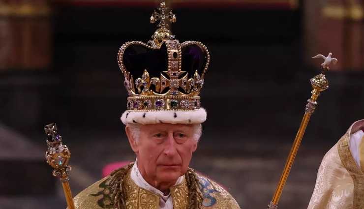 3. Charles tacını taktı! O artık resmen İngiltere Kralı
