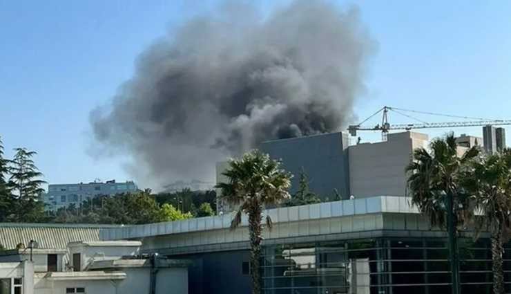 İstinyePark AVM'de korkutan yangın