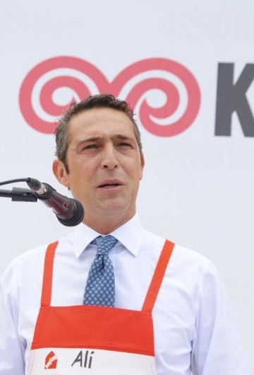 Ali Koç önlüğü giyip, tezgaha geçti